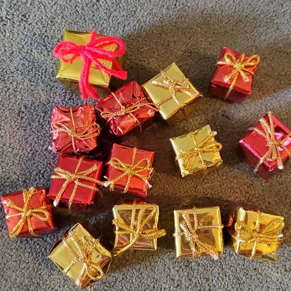 Mini Shiny Wrapped Foam Gift Boxes Holiday Decor - Picture 5 of 8